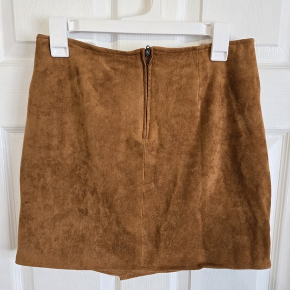 Tractr Brown Mini Skirt Faux Suede Size 6 - Picture 2 of 3